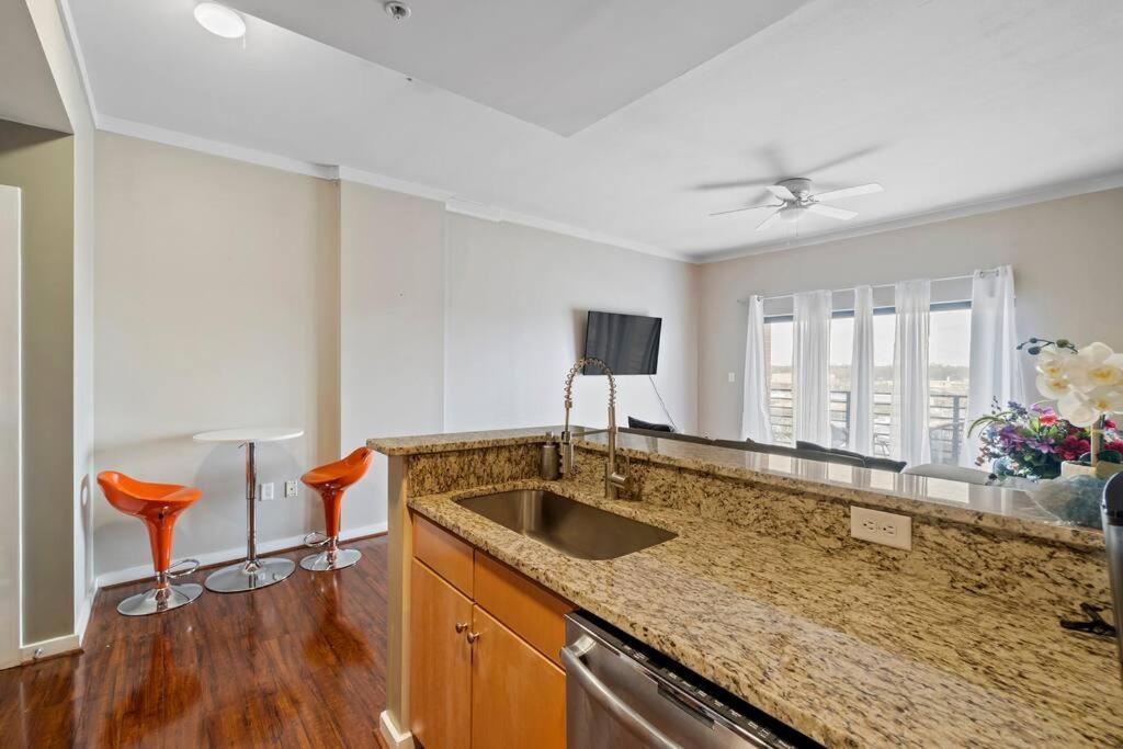 Cozy Condo @ Charlotte Nc! W/Pool- Walk To Uptown Екстериор снимка