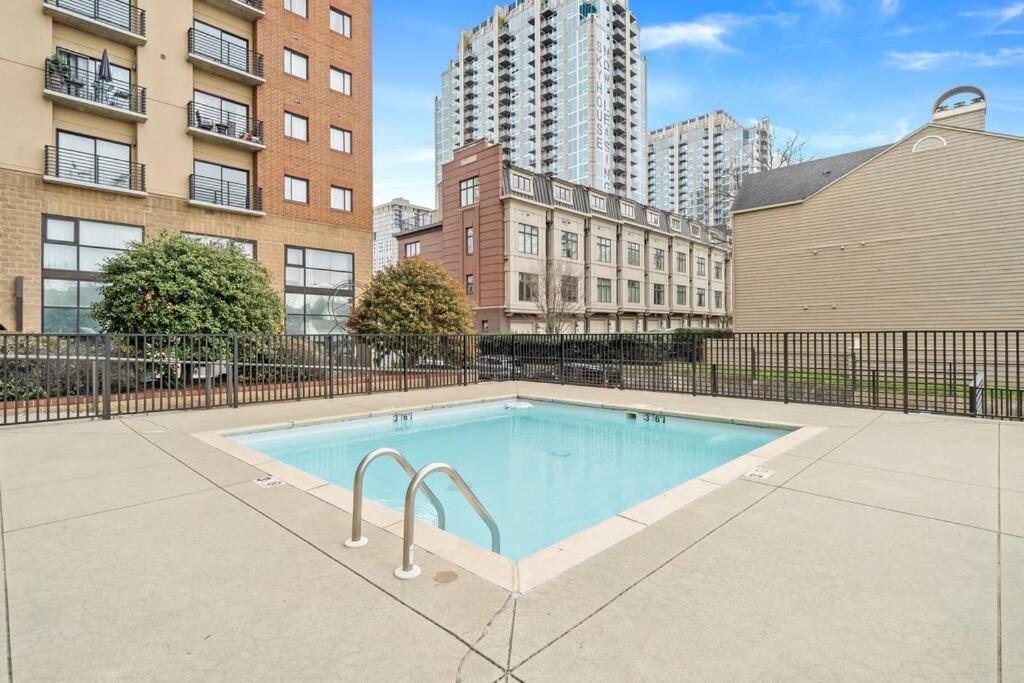 Cozy Condo @ Charlotte Nc! W/Pool- Walk To Uptown Екстериор снимка