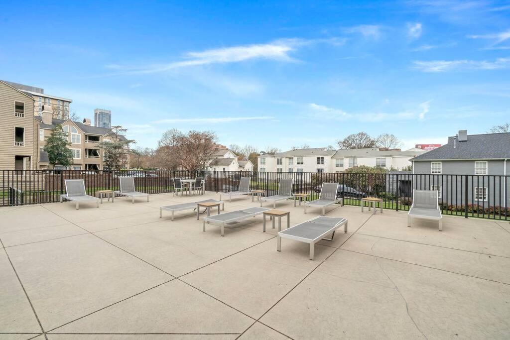 Cozy Condo @ Charlotte Nc! W/Pool- Walk To Uptown Екстериор снимка