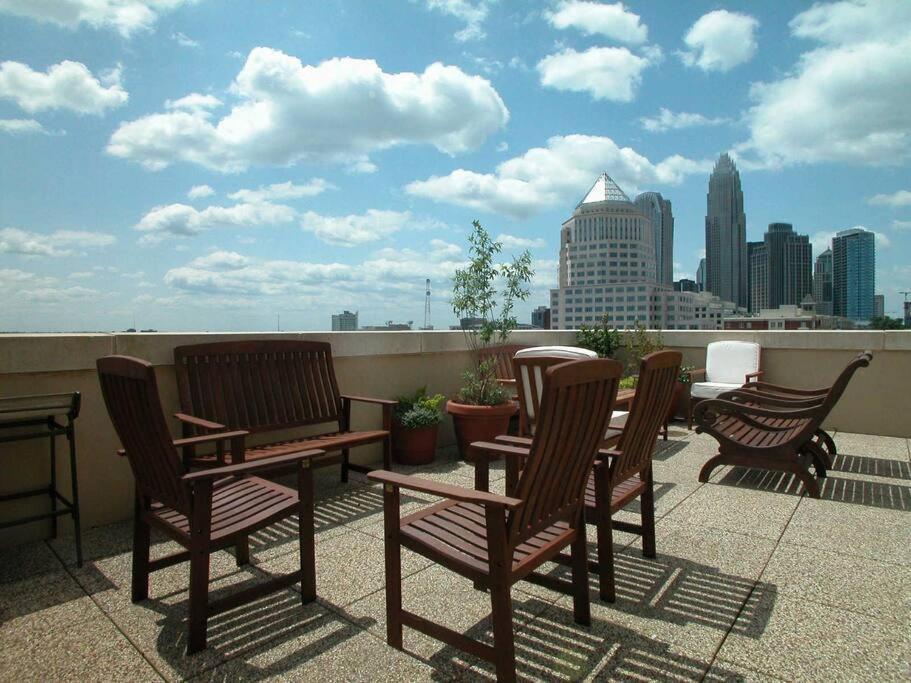 Cozy Condo @ Charlotte Nc! W/Pool- Walk To Uptown Екстериор снимка