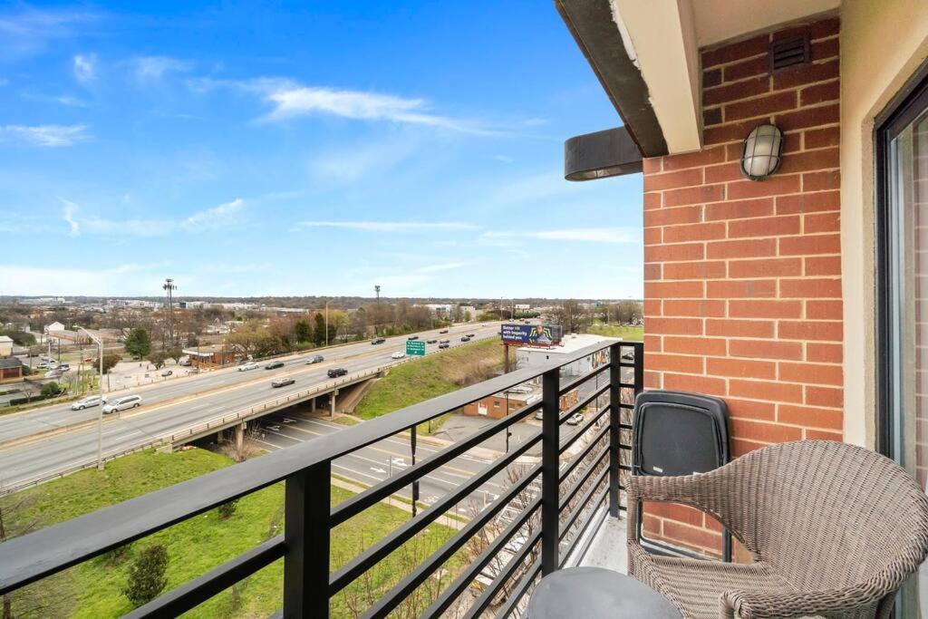 Cozy Condo @ Charlotte Nc! W/Pool- Walk To Uptown Екстериор снимка